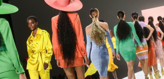 Dive into NYFW's evolution: from traditional runways to holograms and phygital shows. Uncover the future of fashion presentations. Click to see the creativity unfold